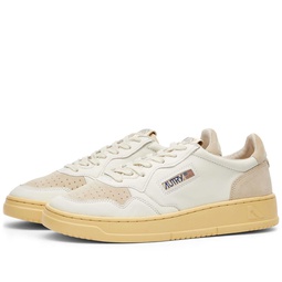 Autry Medalist Low Sneaker White & Sand