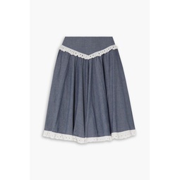 Broderie anglaise-trimmed gathered cotton-chambray skirt
