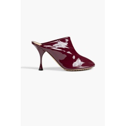 Dot patent-leather mules