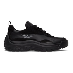 Black & White Gumboy Sneakers 221807M237021