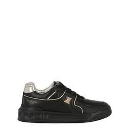 one stud low-top leather sneaker