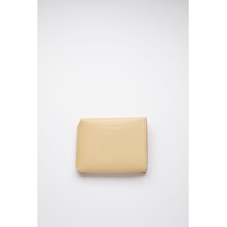 Leather trifold wallet - Dune beige